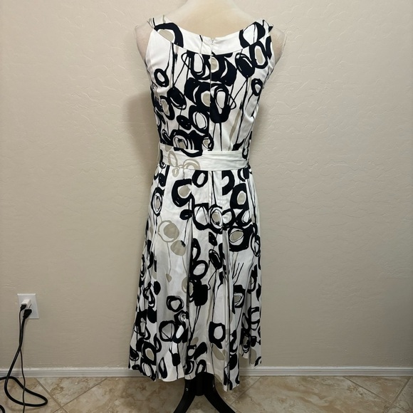 Calvin Klein White and Black Scoop Neck Fit and Flare Pleated Tie Waist Dress 6 - Picture 5 of 11